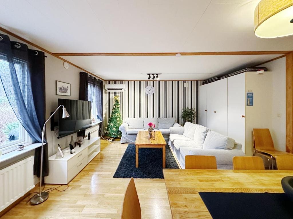 Two-Bedroom House - No Pets Allowed room - Image 1
