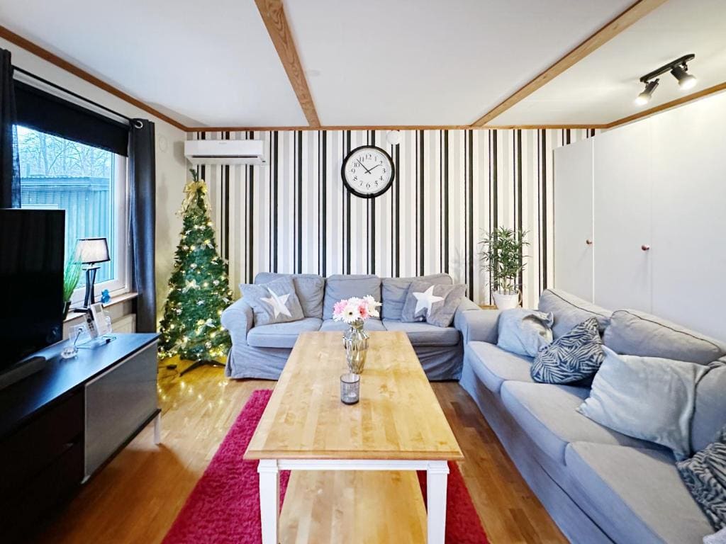 Two-Bedroom House - No Pets Allowed room - Image 2