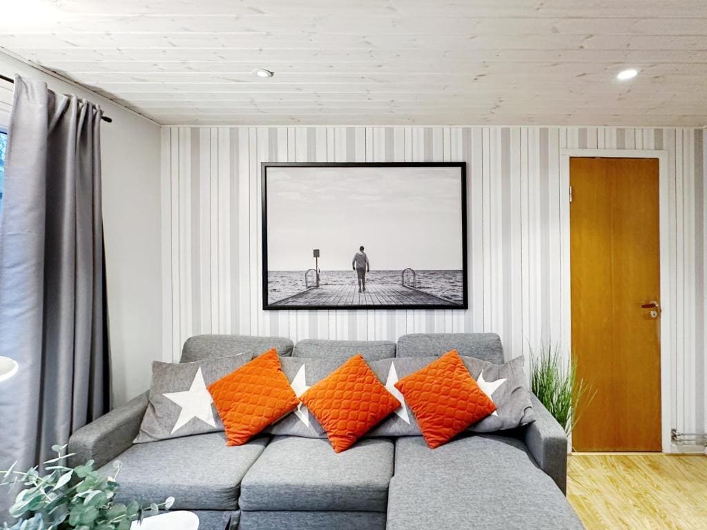 One-Bedroom House - No Pets Allowed room - Image 3