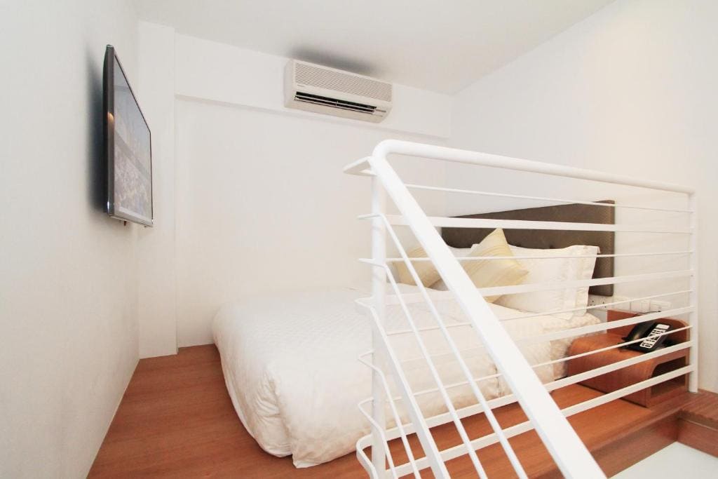 Queen Loft room - Image 2