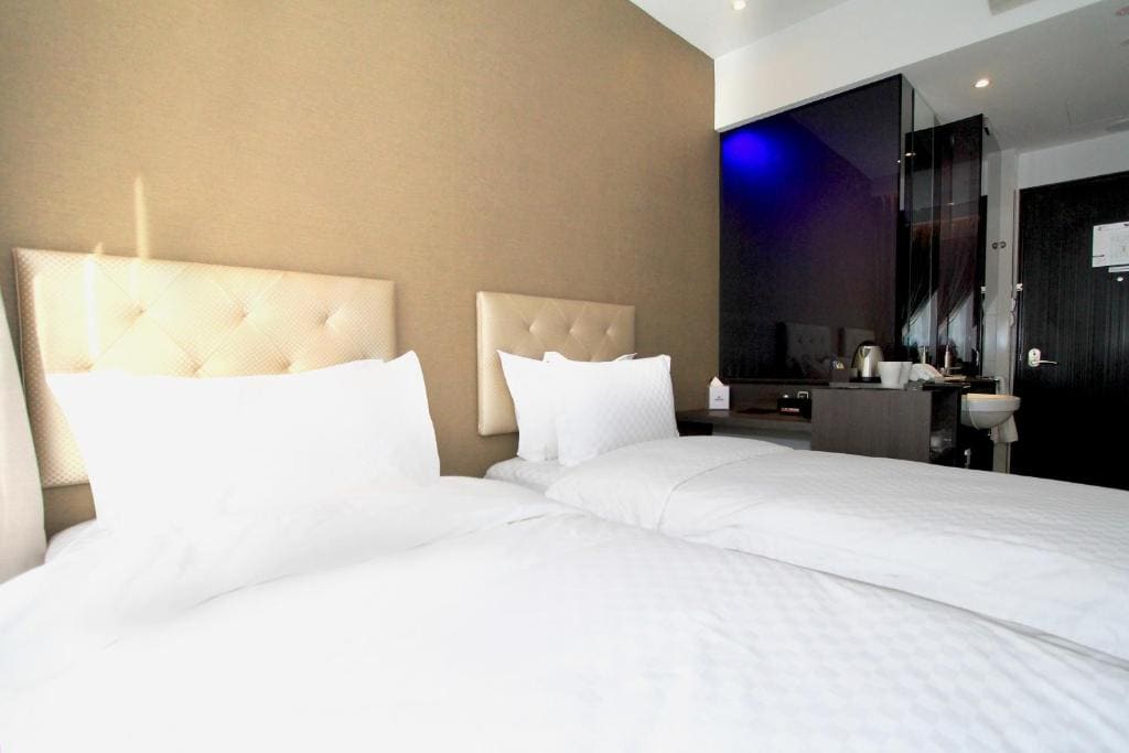 Superior Twin Room room - Image 2