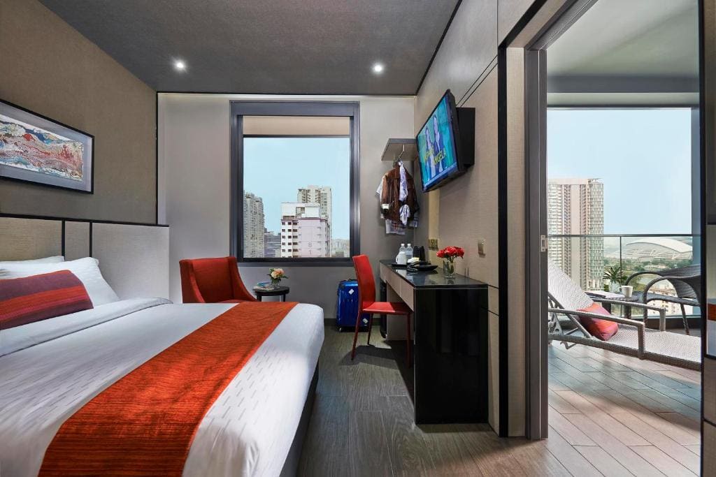 Premier Double Room with Balcony room - Image 2