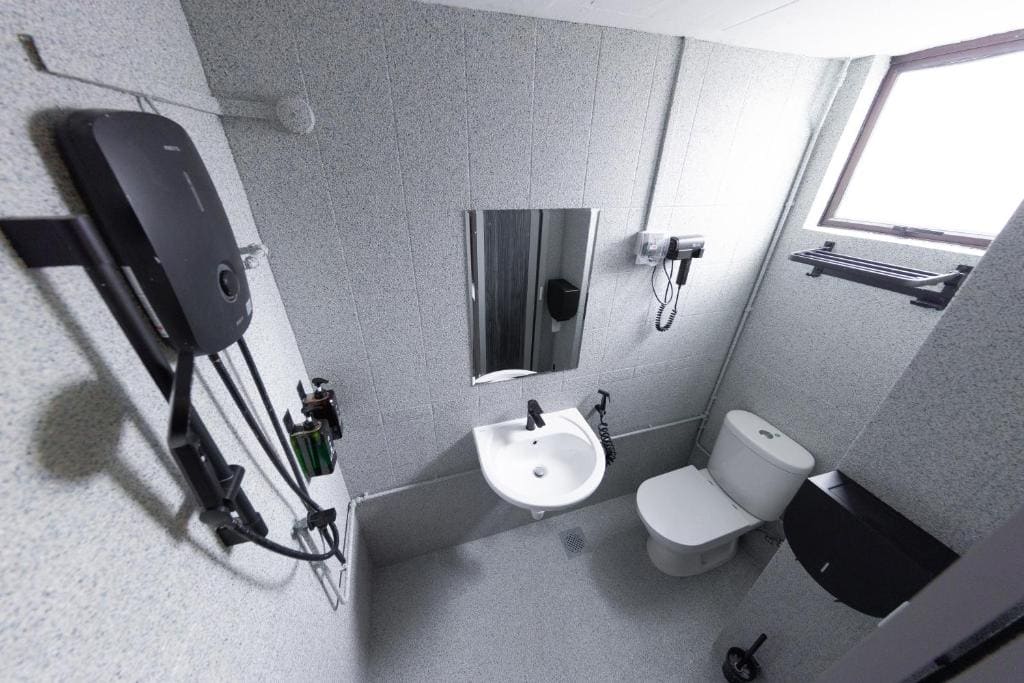 Private Room 4 Pax with Private Bathroom room - Image 3