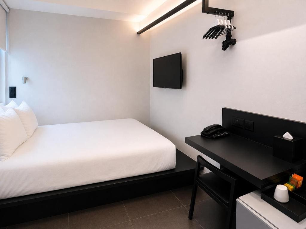 Small Double Room room - Image 3