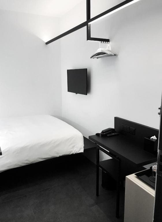 Studio King with Sofa room - Image 3