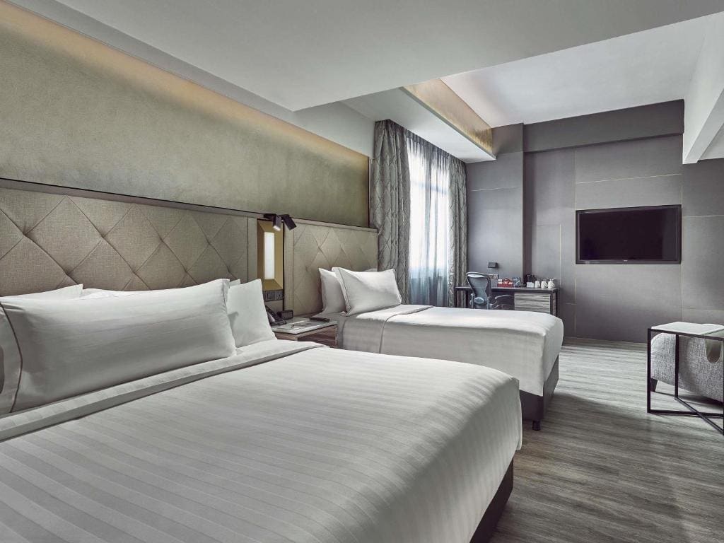 Superior Room, 1 King Bed room - Image 3