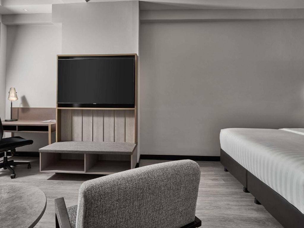 Family Triple Room, 1 King Bed and 1 Single Bed room - Image 2