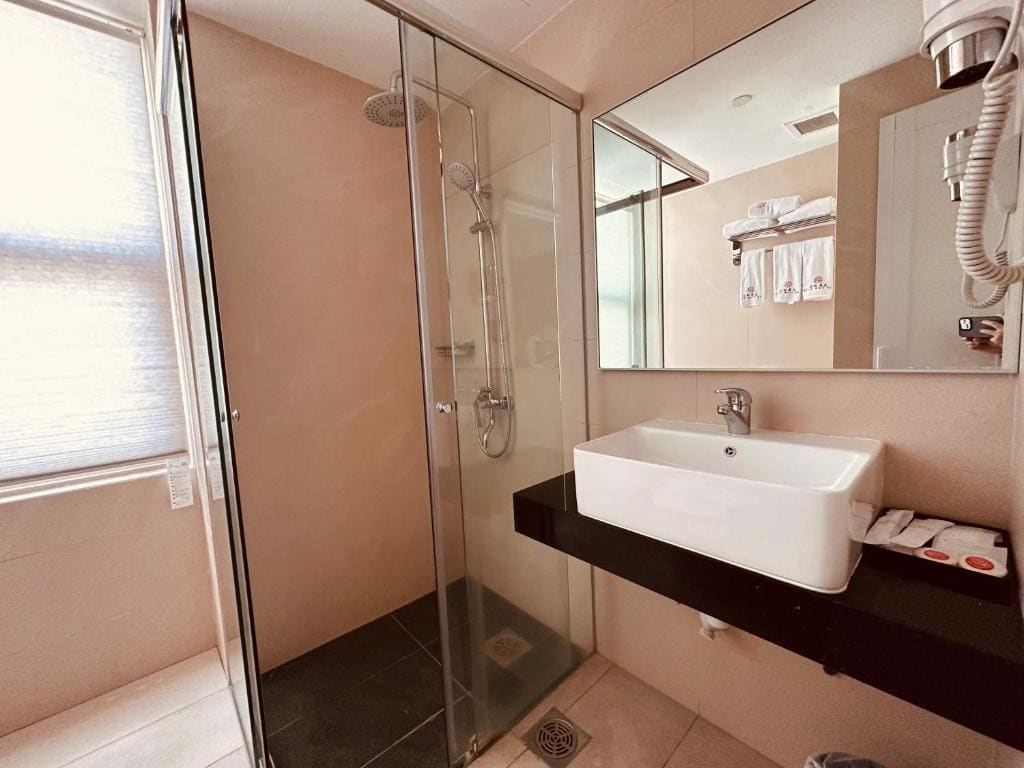 Deluxe Triple Room room - Image 3
