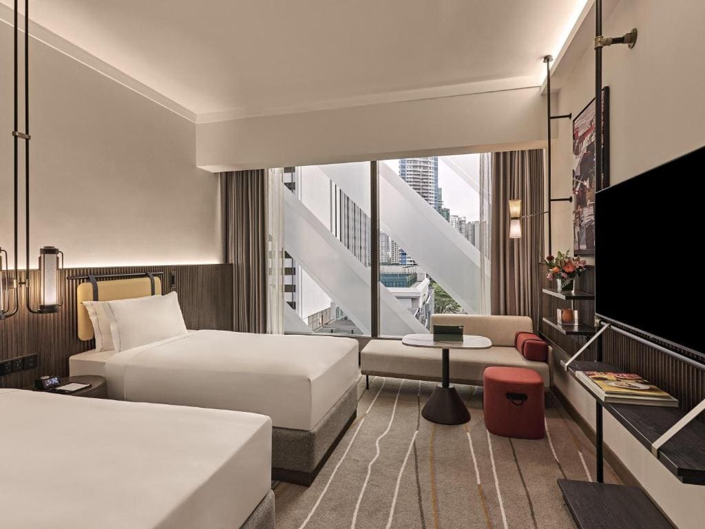 Deluxe Superior Room, 1 King Bed, High Floor room - Image 2
