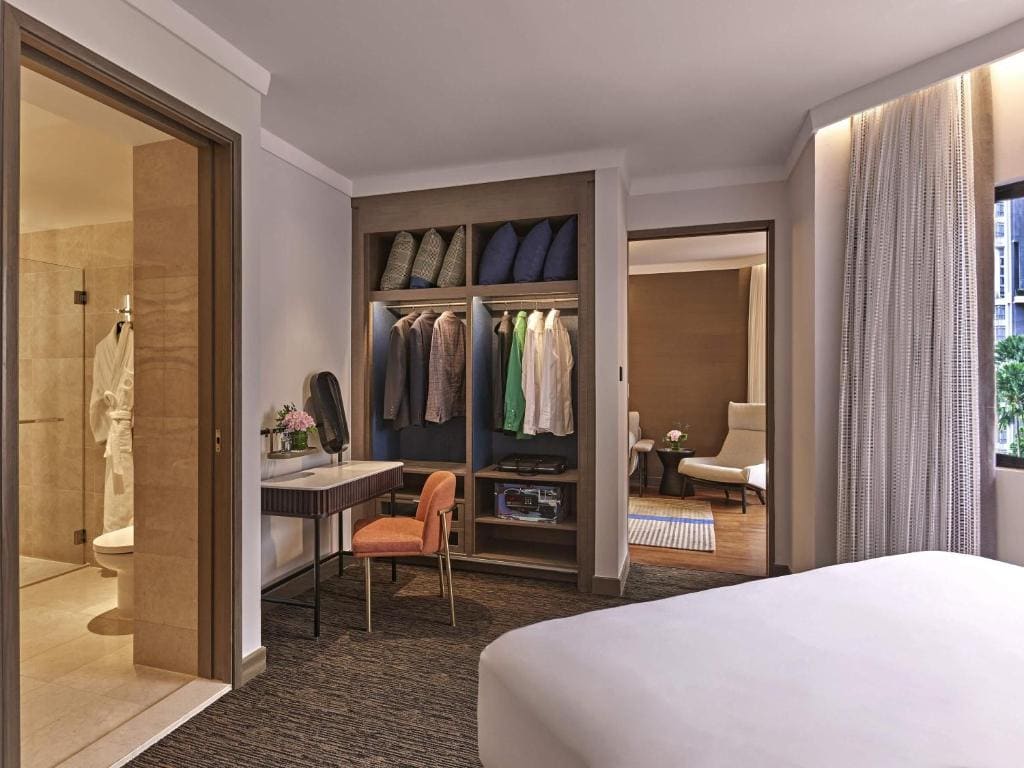 Pullman Suite, 1 King Bed, High Floor, Lounge Access room - Image 2