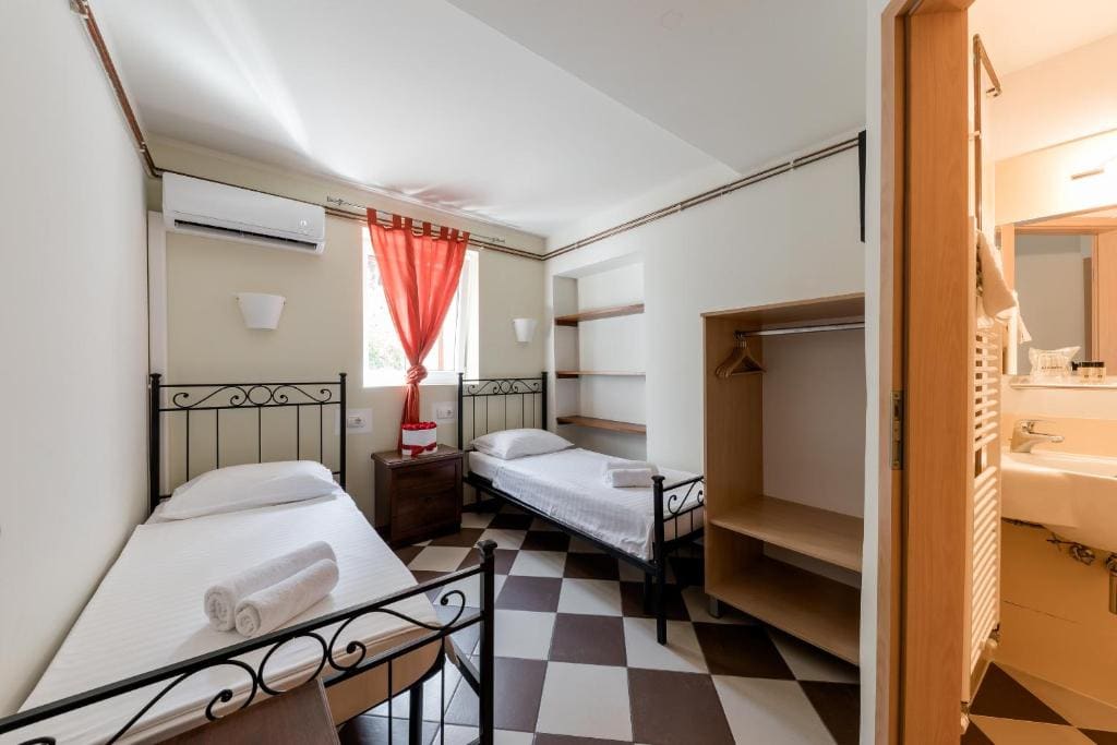 Twin Room room - Image 1