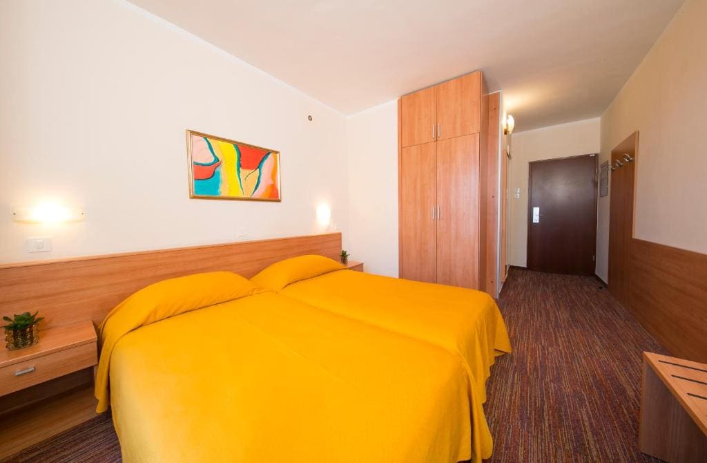 Standard Double or Twin Room room - Image 2