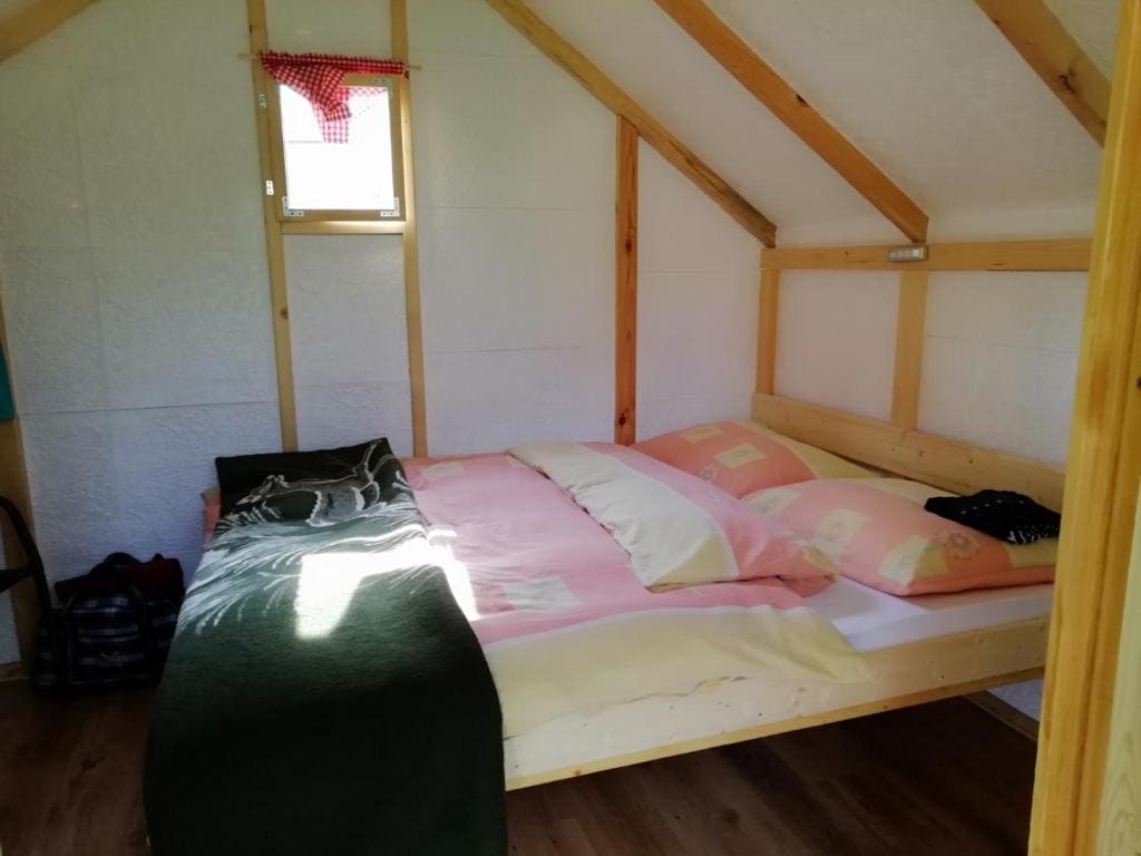 Bungalow with External Shared Bathroom room - Image 3