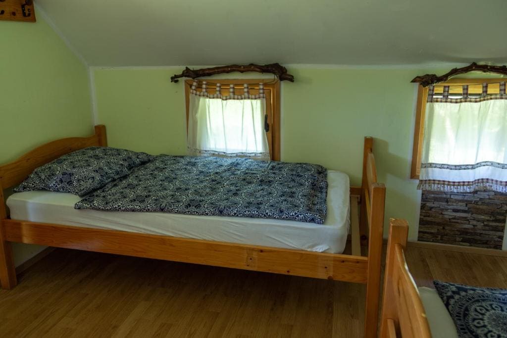 Bungalow with External Shared Bathroom room - Image 1