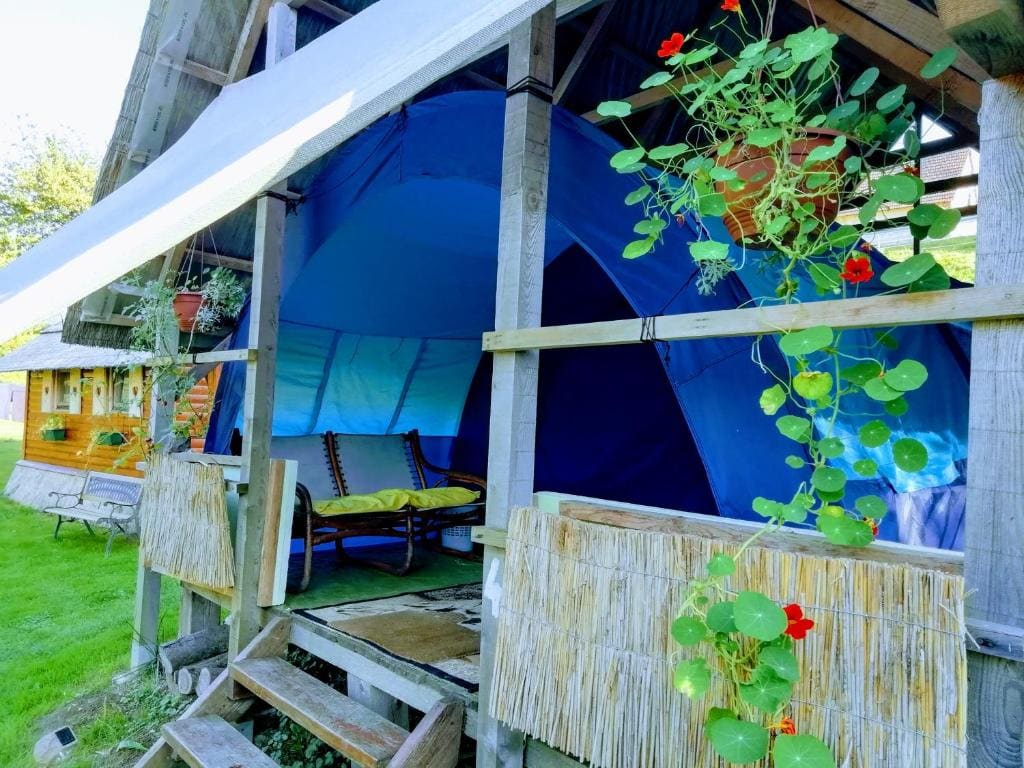 Tent room - Image 2