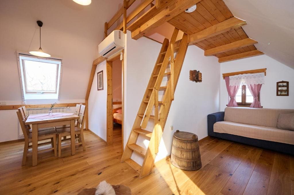 Apartment room - Image 2