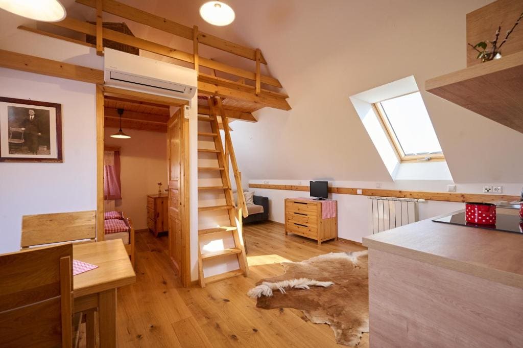 Apartment room - Image 1