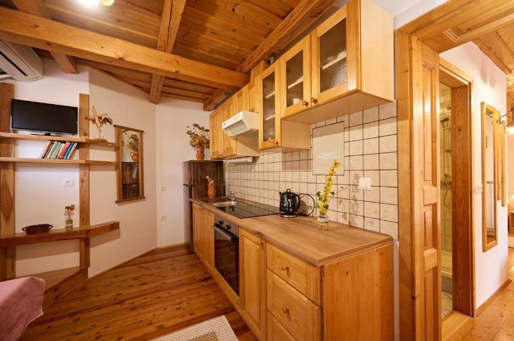 One-Bedroom Apartment room - Image 1