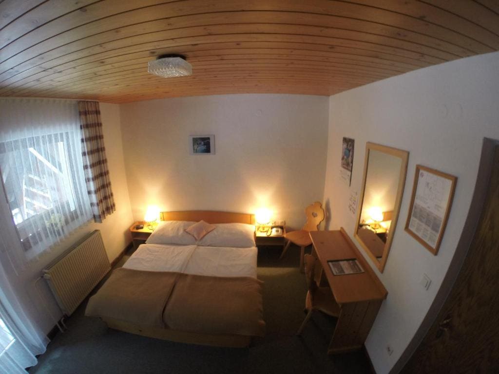Double Room with Balcony room - Image 2