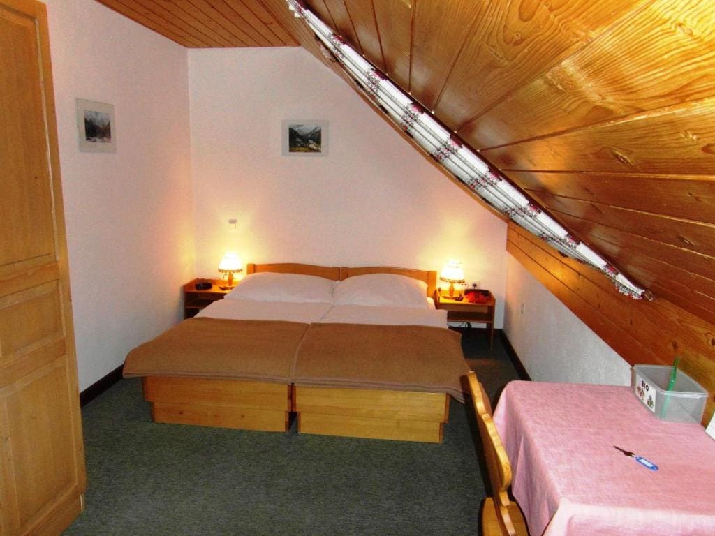 Double Room with Mountain View room - Image 3