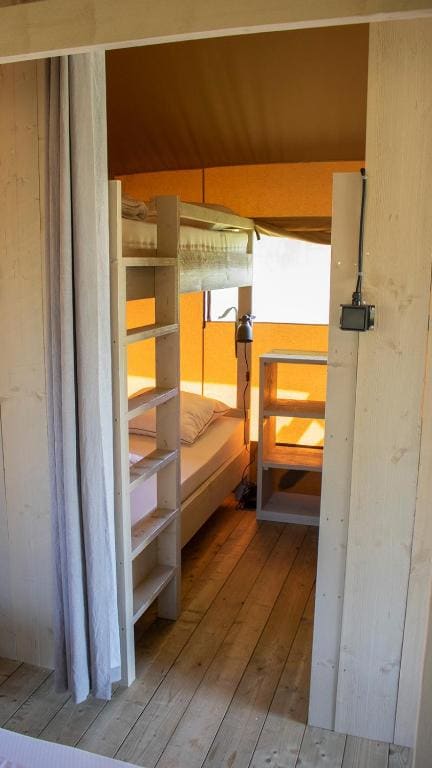 Tent room - Image 2