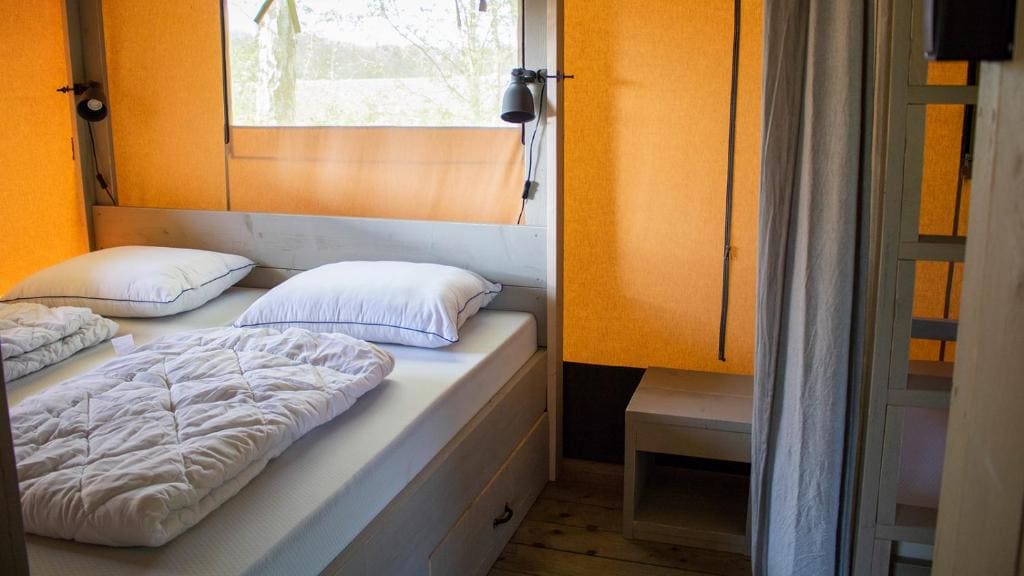 Tent room - Image 1
