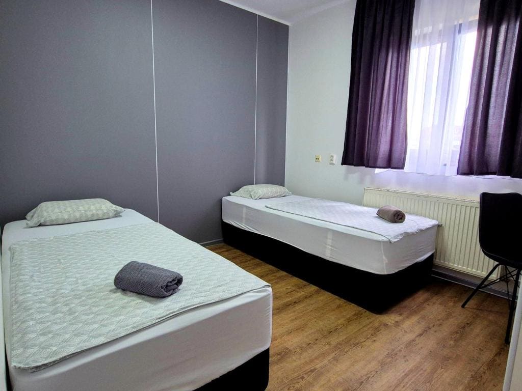 Quadruple Room with Private Bathroom room - Image 3