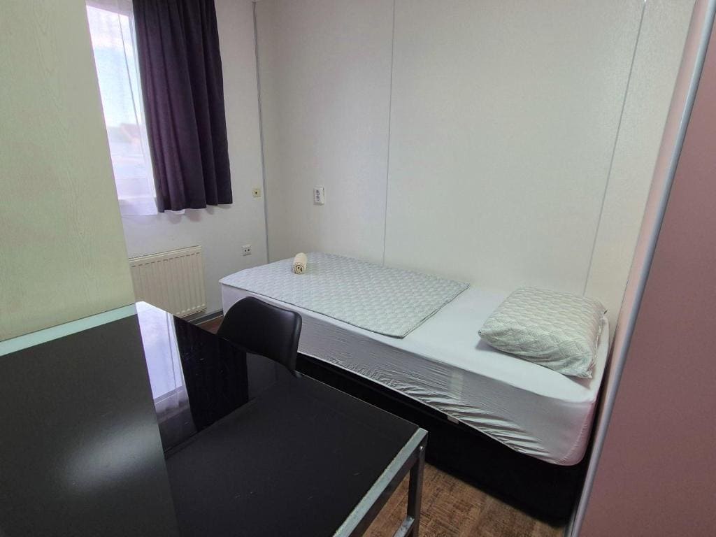 Twin Room with Private Bathroom room - Image 3