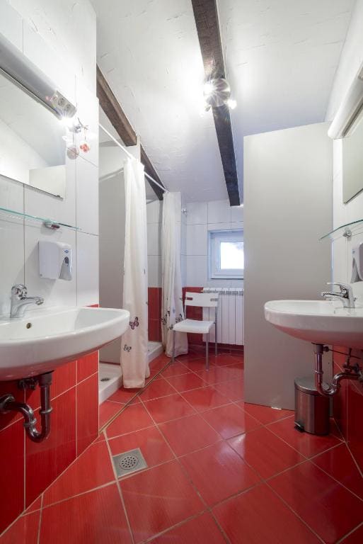 Double Room with Shared Bathroom room - Image 2