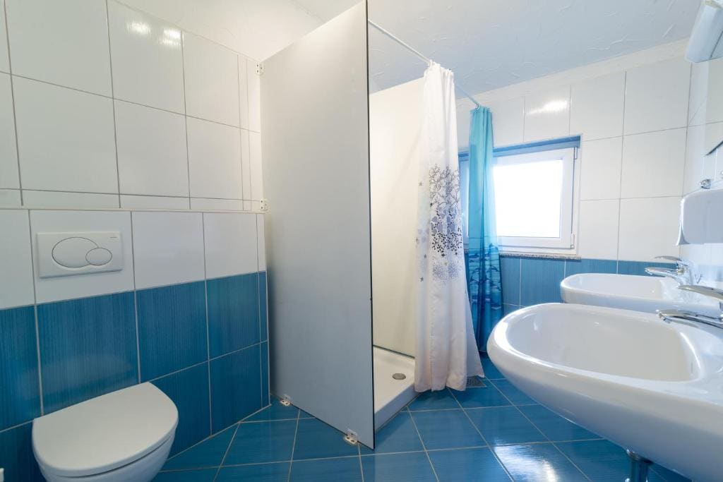 Double Room with Shared Bathroom room - Image 3