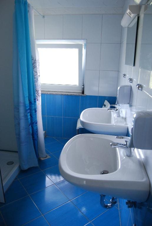 Quadruple Room with Shared Bathroom room - Image 1