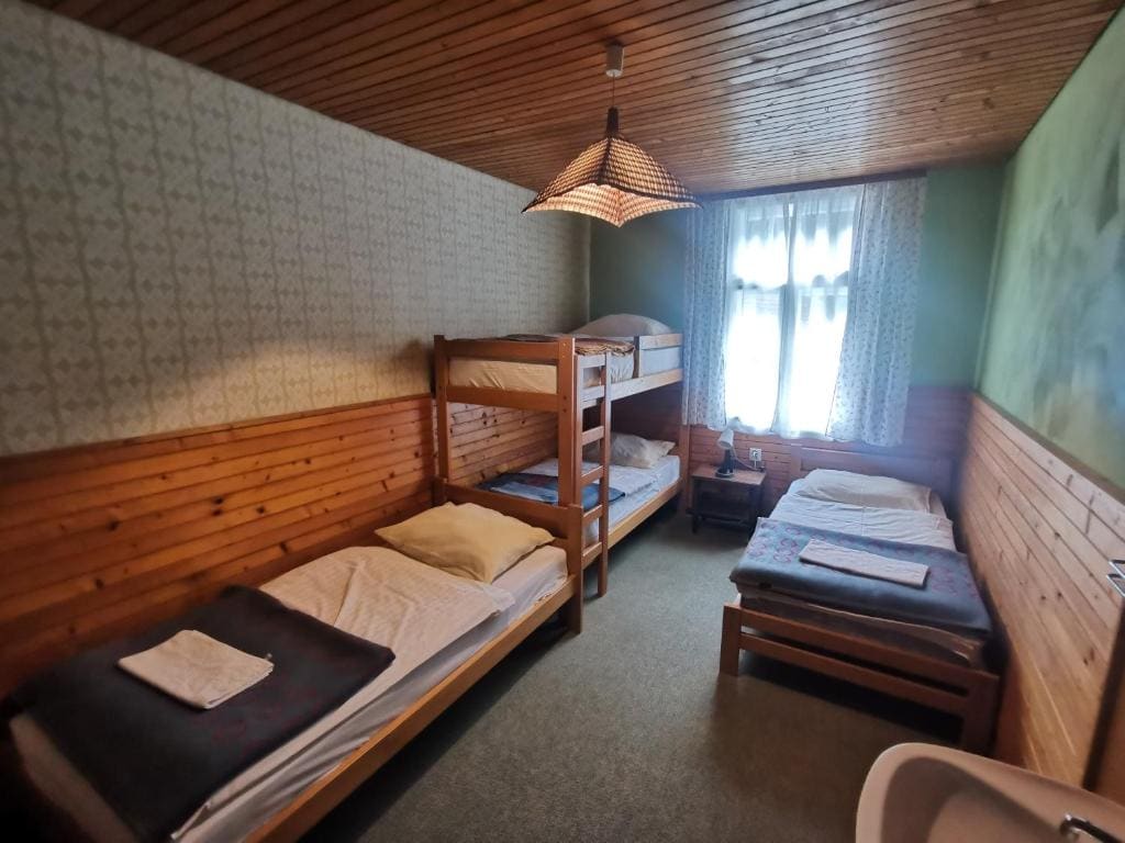 Triple Room with Shared Bathroom room - Image 3