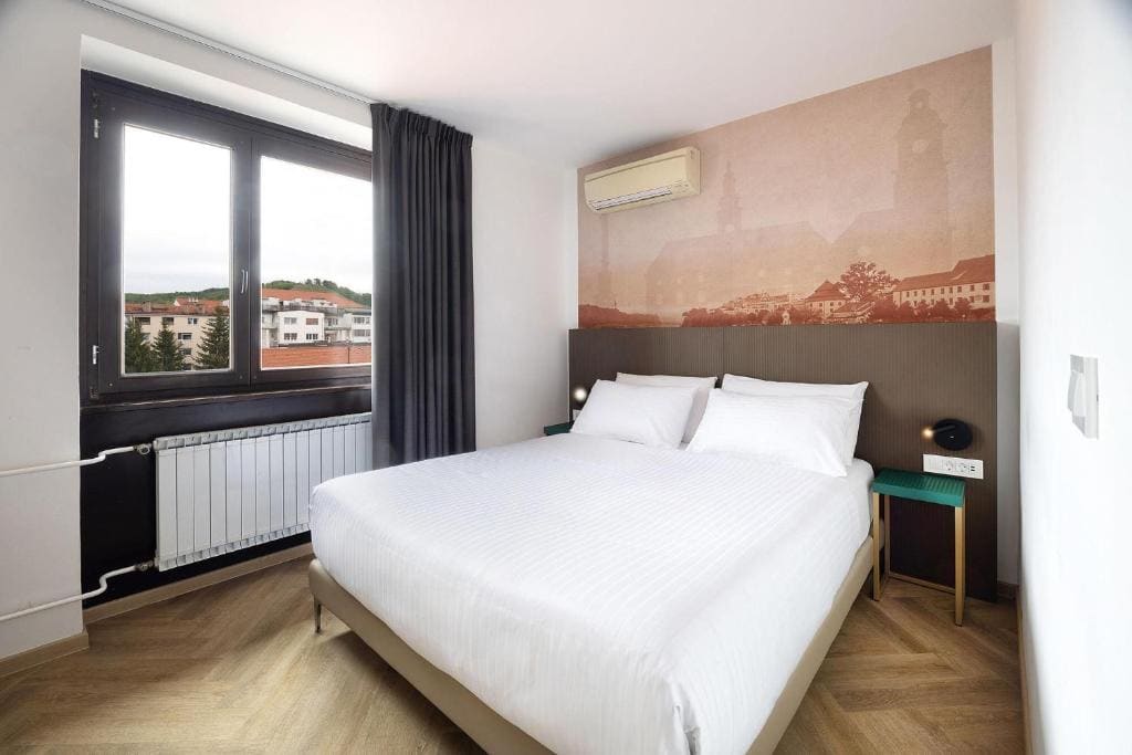 Deluxe Room room - Image 1