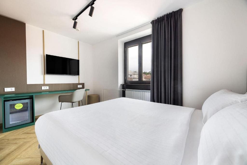 Deluxe Room room - Image 2