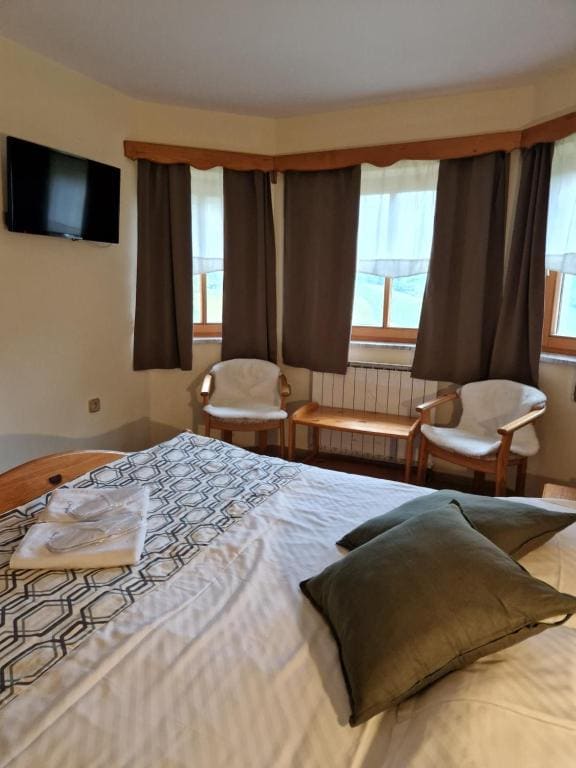 Double Room with Balcony room - Image 3