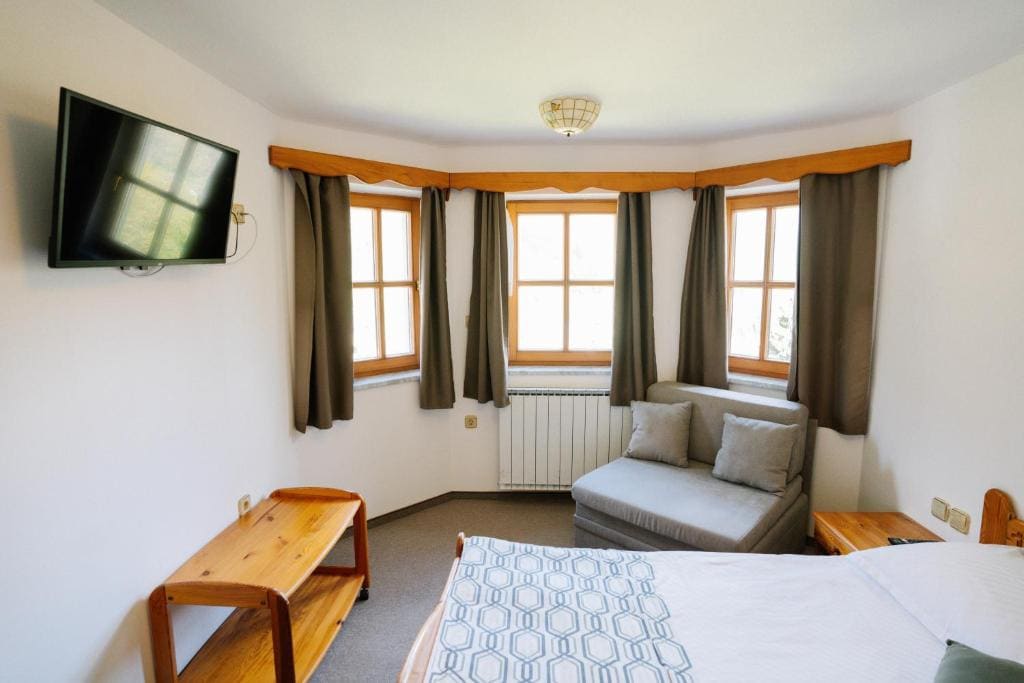 Double Room with Extra Bed room - Image 3