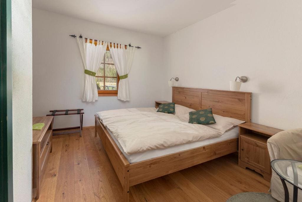 Family Room room - Image 3