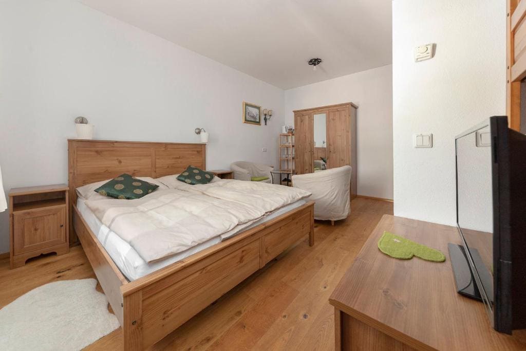Family Room room - Image 1