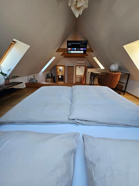 King Suite room - Image 1