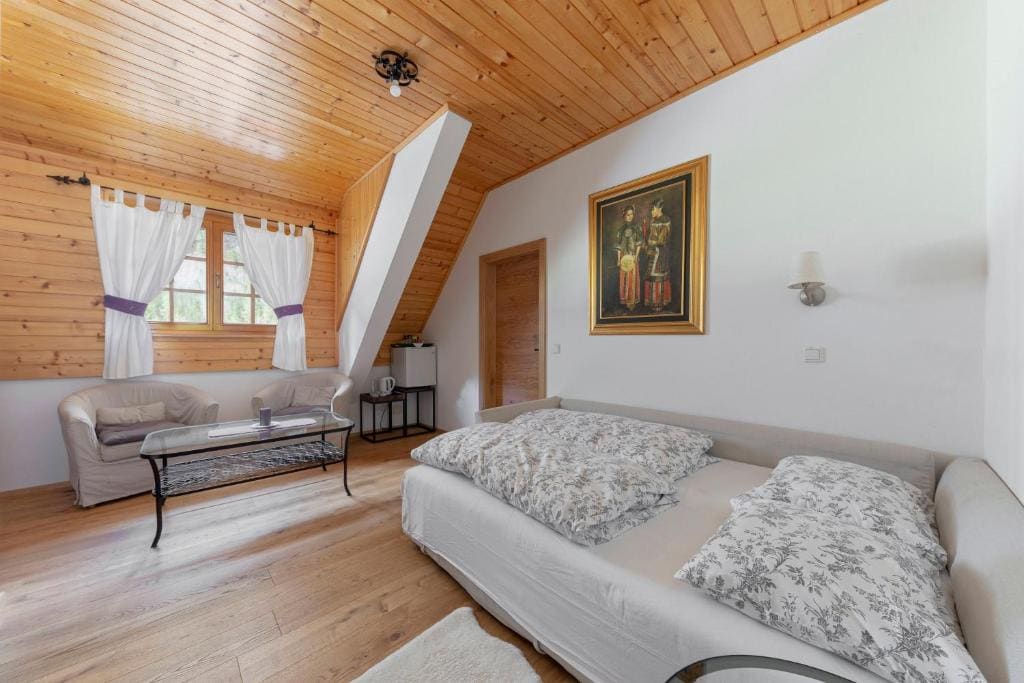 King Suite room - Image 2