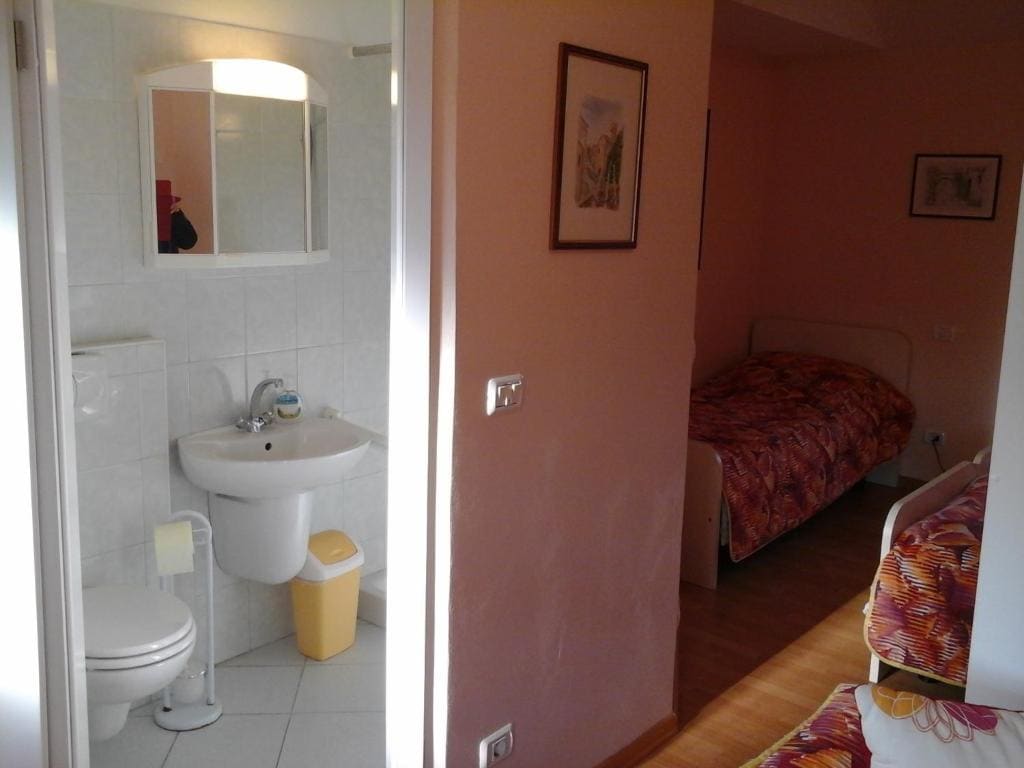 Triple Room with Private Bathroom room - Image 2