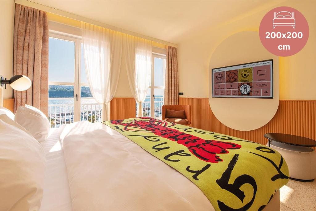Superior Corner Double Room with Sea View room - Image 2