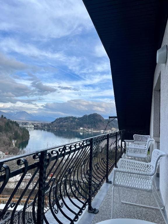 Apartment with Lake View room - Image 2