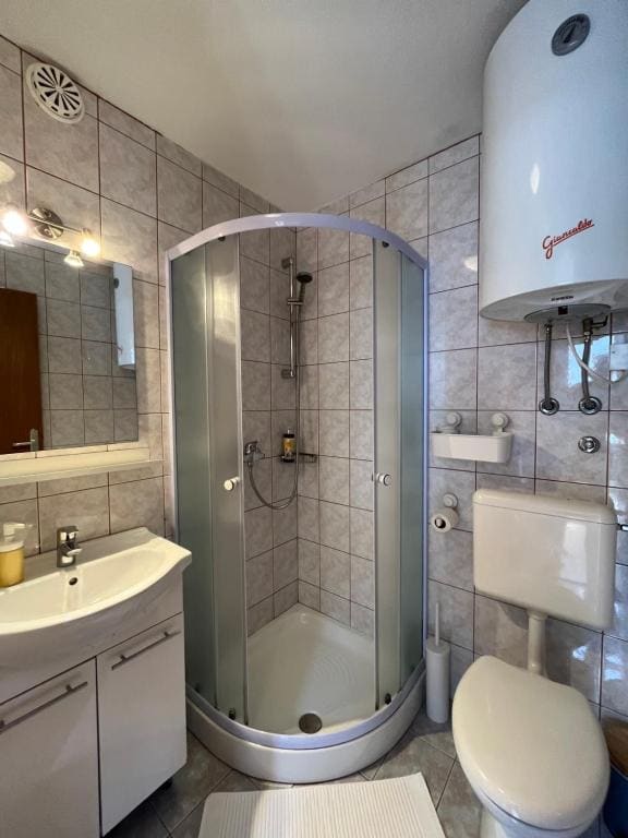 One-Bedroom Chalet room - Image 2