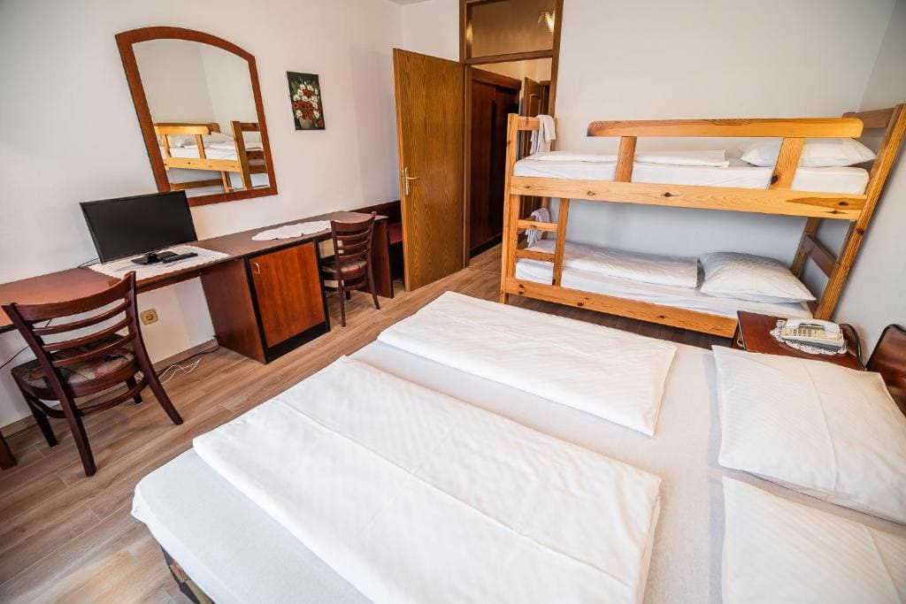 Family Room with Balcony room - Image 1