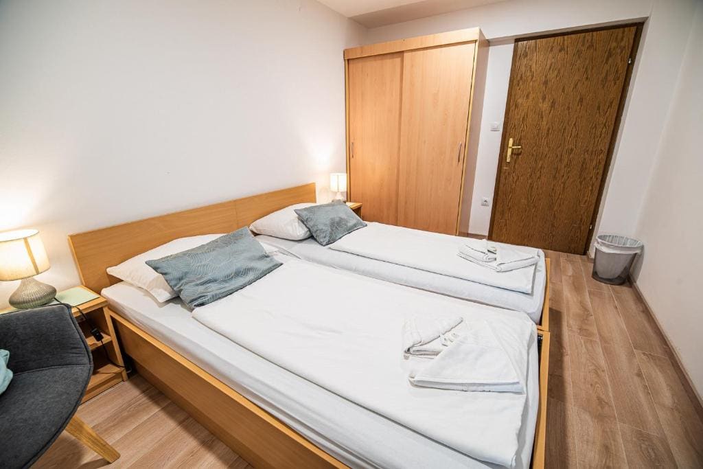 Twin Room with Private External Bathroom room - Image 2