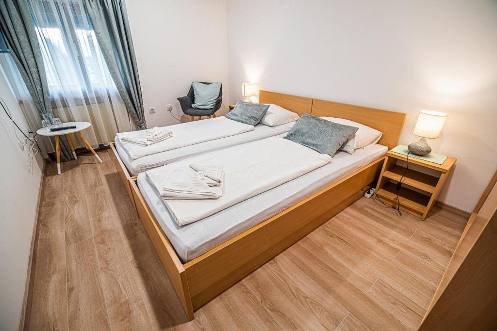 Twin Room with Private External Bathroom room - Image 1