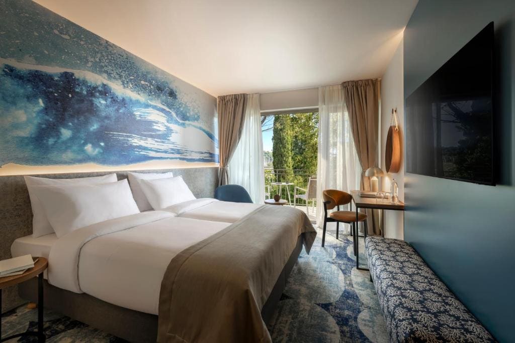 Superior Double Room/Twin Room with Balcony room - Image 3