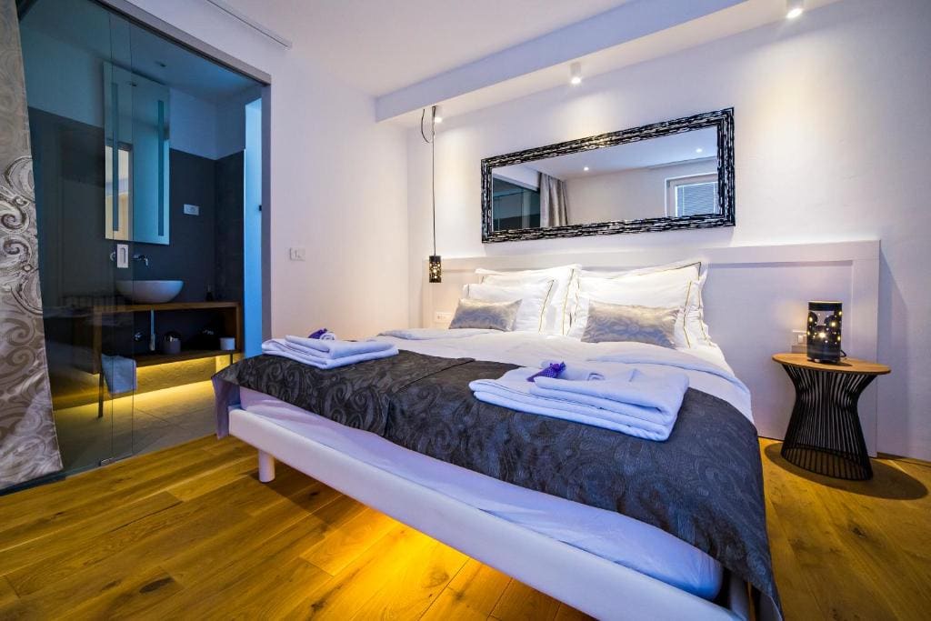 King Room with Balcony room - Image 1