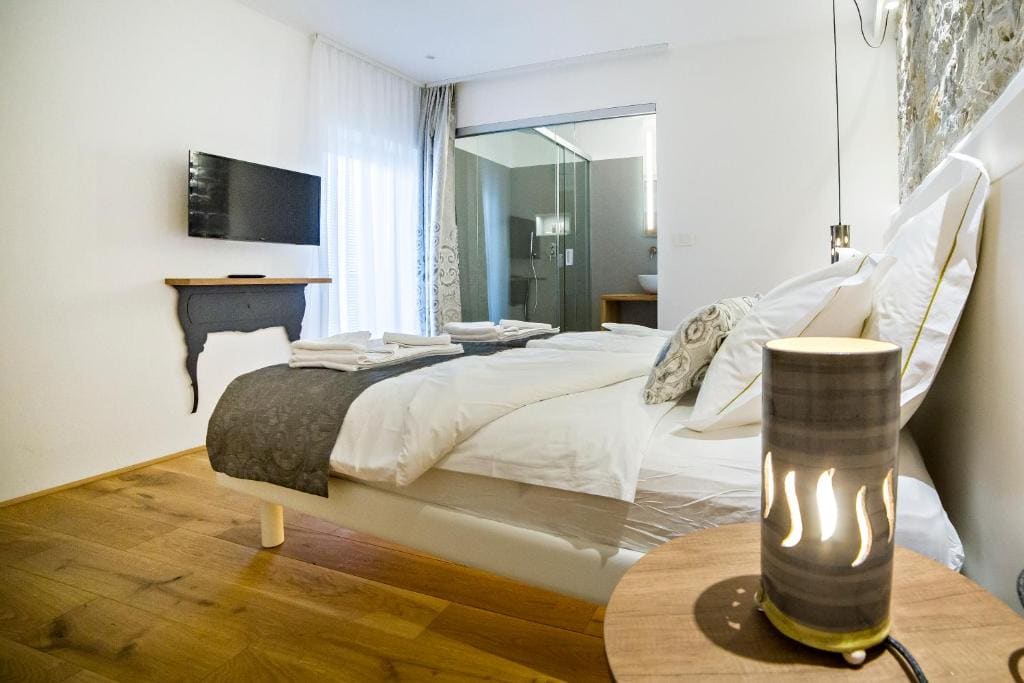 Double Room with Balcony room - Image 1